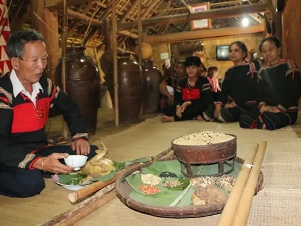 Lễ Cúng Nhà Dài Truyền Thống Của Người Ê Đê Có Ý Nghĩa Gì Và Diễn Ra Như Thế Nào? Lễ Cúng Nhà Dài Truyền Thống Của Người Ê Đê Có Ý Nghĩa Gì Và Diễn Ra Như Thế Nào?