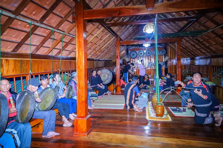 Lễ Cúng Nhà Dài Truyền Thống Của Người Ê Đê Có Ý Nghĩa Gì Và Diễn Ra Như Thế Nào? Lễ Cúng Nhà Dài Truyền Thống Của Người Ê Đê Có Ý Nghĩa Gì Và Diễn Ra Như Thế Nào?