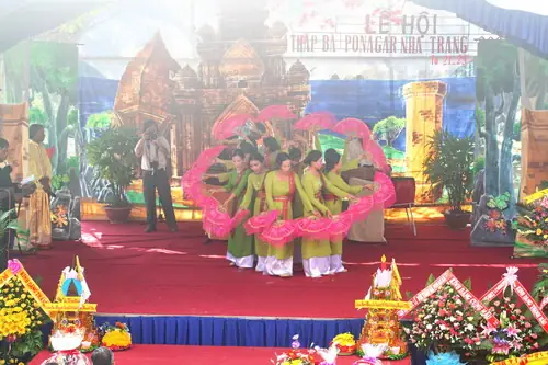 Lễ Hội Tháp Bà Ponagar Nha Trang Diễn Ra Khi Nào Và Có Những Nghi Thức Cúng Lễ Đặc Sắc Gì?
