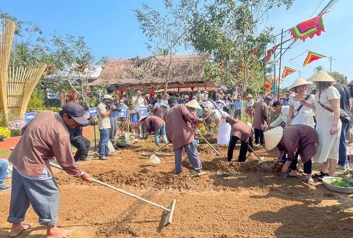 Lễ Cúng Xẻng Ông Của Người Dao: Nguồn Gốc, Ý Nghĩa Và Nghi Thức Tôn Vinh Công Cụ Lao Động Lễ Cúng Xẻng Ông Của Người Dao: Nguồn Gốc, Ý Nghĩa Và Nghi Thức Tôn Vinh Công Cụ Lao Động