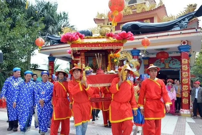 Lễ Hội Cúng Cá Ông Ở Quảng Ngãi: Nét Đẹp Tín Ngưỡng Và Nghi Thức Văn Hóa Biển Độc Đáo Lễ Hội Cúng Cá Ông Ở Quảng Ngãi: Nét Đẹp Tín Ngưỡng Và Nghi Thức Văn Hóa Biển Độc Đáo