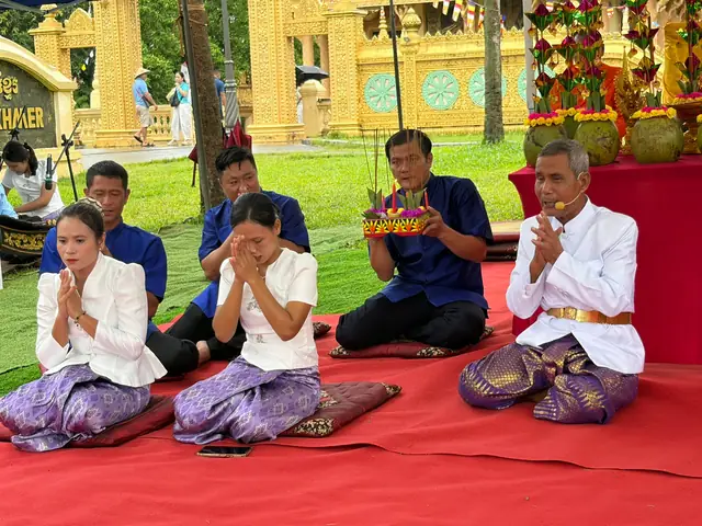 Lễ Hội Cúng Dừa Nam Bộ Là Gì? Nét Đẹp Tín Ngưỡng Độc Đáo Của Người Khmer Lễ Hội Cúng Dừa Nam Bộ Là Gì? Nét Đẹp Tín Ngưỡng Độc Đáo Của Người Khmer