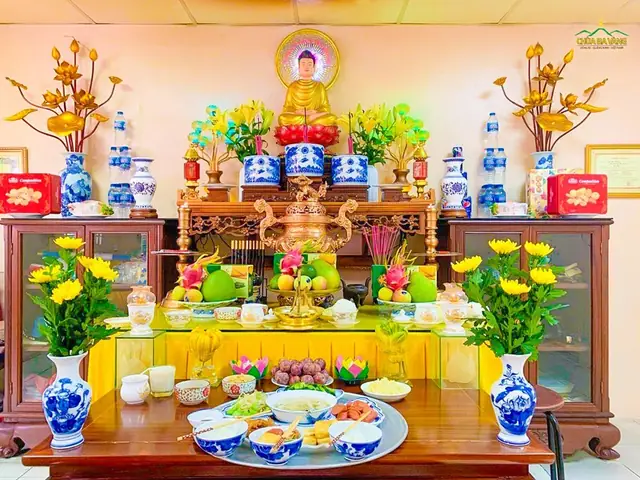 Tết Đoan Ngọ Mùng 5 Tháng 5 Cúng Ai? Chi Tiết Mâm Lễ Và Bài Văn Khấn Chuẩn Phong Tục Việt Tết Đoan Ngọ Mùng 5 Tháng 5 Cúng Ai? Chi Tiết Mâm Lễ Và Bài Văn Khấn Chuẩn Phong Tục Việt