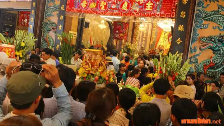 Hướng Dẫn Chuẩn Bị Lễ Vật Cúng Chùa Bà Đầy Đủ Và Đúng Phong Tục Trọn Vẹn Năm 2027