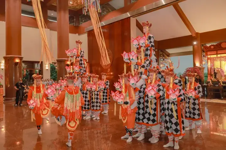 Lời Bài Hát Dâng Lục Cúng: Ý Nghĩa, Lời Ca Chi Tiết Và Các Phiên Bản Trình Bày