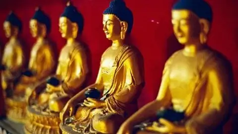 Lợi Ích Cúng Đèn Lên Phật: Công Đức, Ý Nghĩa Tâm Linh Và Hướng Dẫn Thực Hành Đúng Pháp Lợi Ích Cúng Đèn Lên Phật: Công Đức, Ý Nghĩa Tâm Linh Và Hướng Dẫn Thực Hành Đúng Pháp