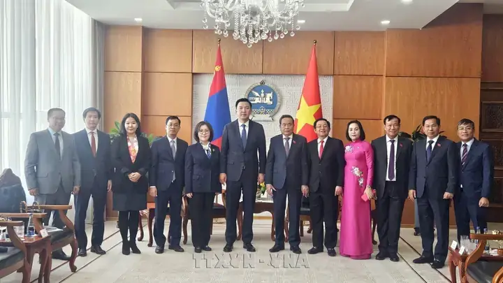 Lợi Ích Cúng Đèn Lên Phật: Công Đức Hồi Phước Báu Và Ý Nghĩa Ánh Sáng Trí Tuệ