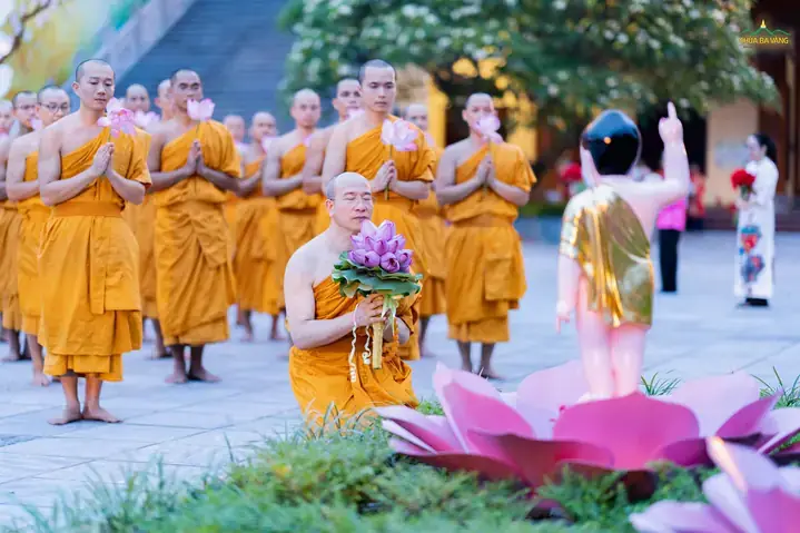 Ý Nghĩa Và Lợi Ích Cúng Đèn Lên Phật Theravada: Công Đức Trọn Vẹn Theo Truyền Thống Nguyên Thủy