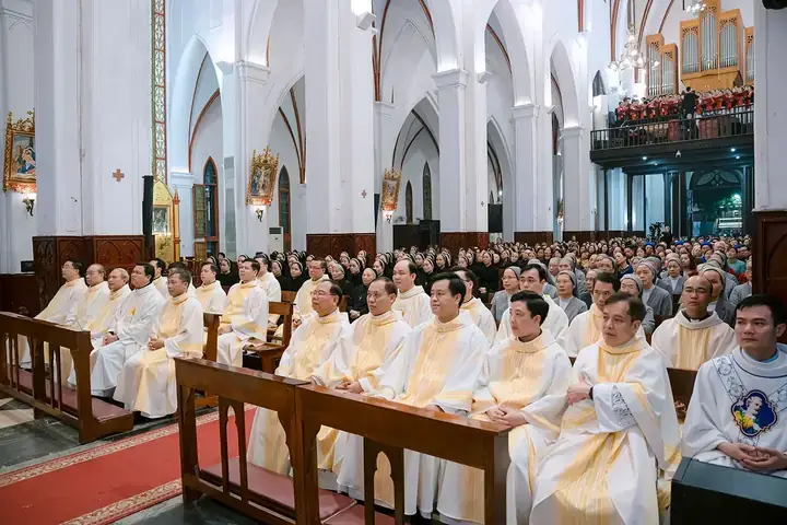 Hướng Dẫn Lời Khấn Cúng Đầu Năm Tư Gia Chuẩn Truyền Thống, Cầu May Mắn Và Bình An