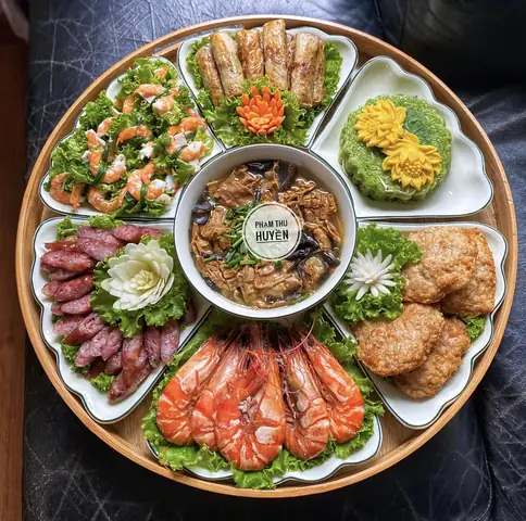 Tổng Hợp Các Mâm Cơm Bàn Cúng Đẹp Mắt, Đầy Đủ Và Chuẩn Phong Tục Truyền Thống Tổng Hợp Các Mâm Cơm Bàn Cúng Đẹp Mắt, Đầy Đủ Và Chuẩn Phong Tục Truyền Thống