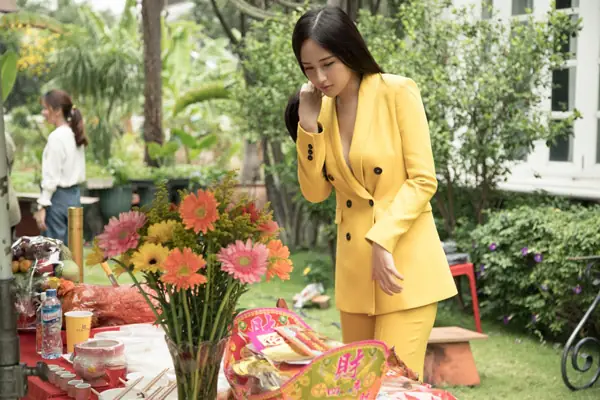 Sự Thật Về Lùm Xùm Mai Phương Thúy Mặc Suit Không Nội Y Đi Lễ Cúng Tổ Nghề Sự Thật Về Lùm Xùm Mai Phương Thúy Mặc Suit Không Nội Y Đi Lễ Cúng Tổ Nghề