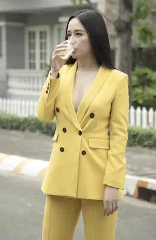Sự Thật Về Lùm Xùm Mai Phương Thúy Mặc Suit Không Nội Y Đi Lễ Cúng Tổ Nghề Sự Thật Về Lùm Xùm Mai Phương Thúy Mặc Suit Không Nội Y Đi Lễ Cúng Tổ Nghề