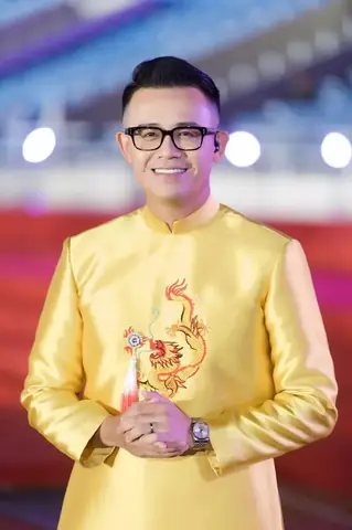Dàn MC "chúng Tôi Là Chiến Sĩ": Chân Dung Những Gương Mặt Đình Đám Và Cuộc Sống Hiện Tại Dàn MC "chúng Tôi Là Chiến Sĩ": Chân Dung Những Gương Mặt Đình Đám Và Cuộc Sống Hiện Tại