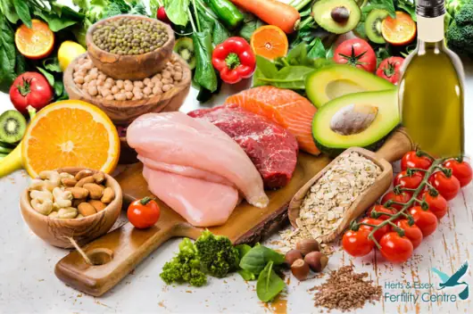 Nằm Mơ Thấy Ăn Uống Cùng Bạn Bè Là Điềm Báo Lành Hay Dữ?