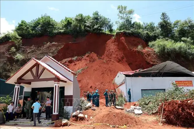 Mơ Thấy Bị Rơi Xuống Hố Đánh Con Gì? Giải Mã Điềm Báo Và Con Số May Mắn