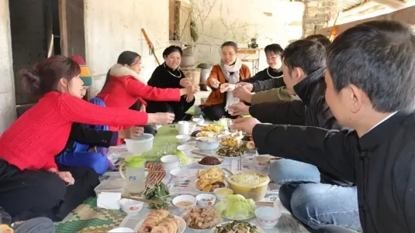 Mơ Thấy Họ Hàng Bên Ngoại Đánh Con Gì? Giải Mã Điềm Báo Và Con Số May Mắn