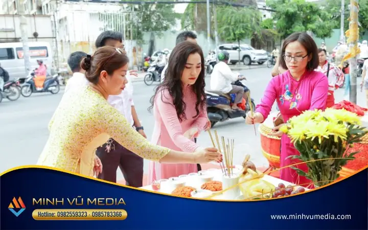 Mua Bông Cúng Dựng Nhà Buôn Bán: Các Loại Hoa May Mắn & Cách Chọn Chuẩn Phong Thủy Năm 2027