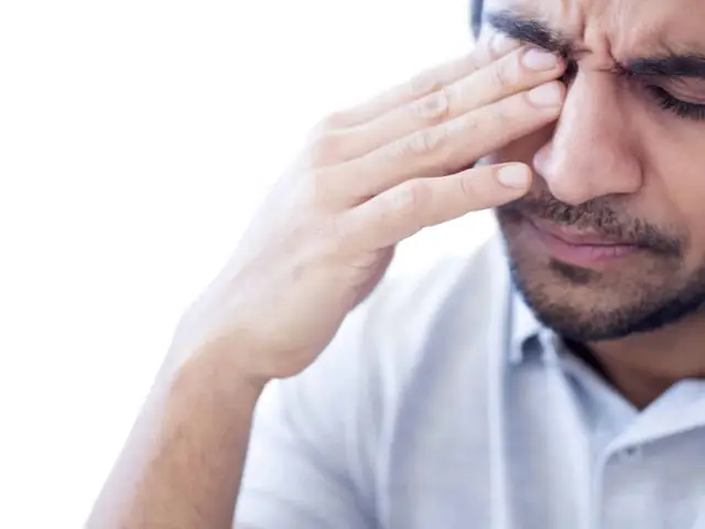 Nam Giới Nháy Mắt Phải Điềm Báo Gì? Giải Mã Hên Xui Và Góc Nhìn Y Khoa