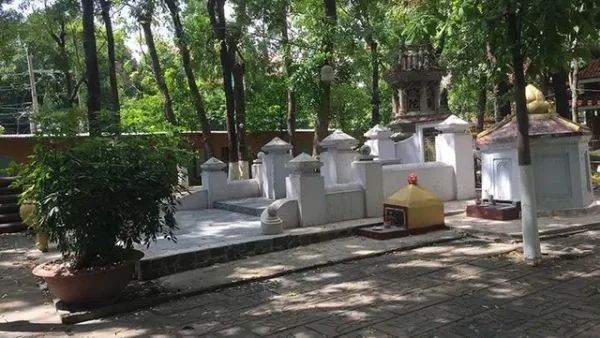 Nằm Mơ Thấy 3 Ngôi Mộ Báo Điềm Gì? Giải Mã Ý Nghĩa Và Con Số May Mắn