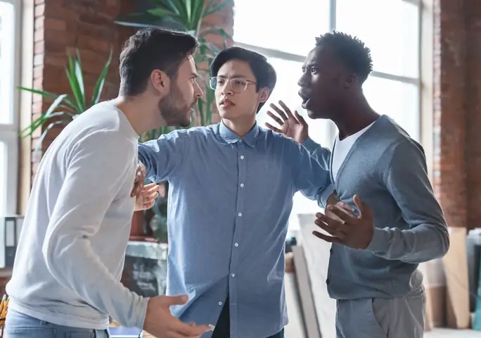 Nằm Mơ Thấy Cầm Dao Đánh Nhau Mang Ý Nghĩa Và Điềm Báo Gì?