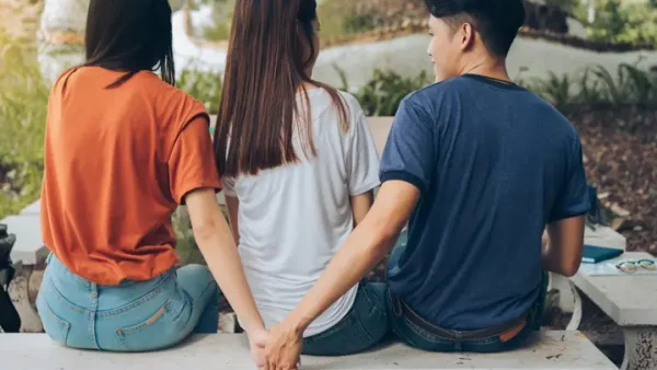 Giải Mã Giấc Mơ Thấy Chồng Quan Hệ Với Người Khác Trước Mặt Mình Báo Hiệu Điều Gì?