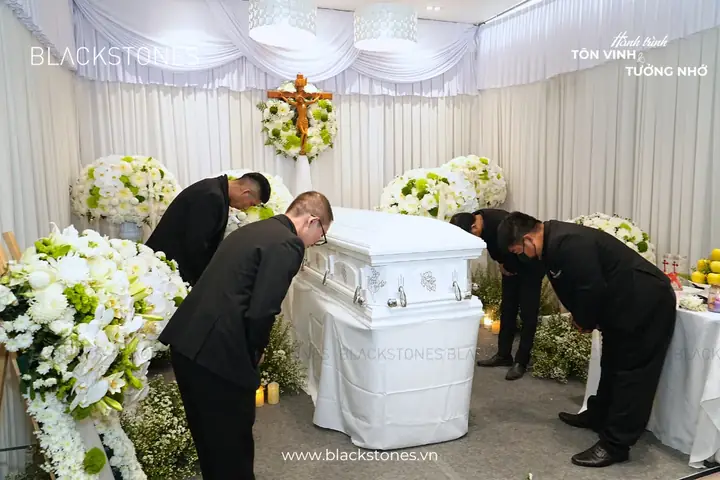 Mơ Thấy Tang Lễ Nhà Hàng Xóm Phản Ánh Điềm Báo Xấu Về Chuyện Tình Cảm Hoặc Rắc Rối