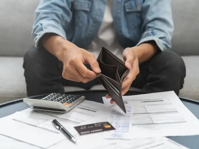 Mơ Thấy Có Người Lạ Đưa Tiền Cho Mình Là Điềm Gì? Mơ Thấy Có Người Lạ Đưa Tiền Cho Mình Là Điềm Gì?