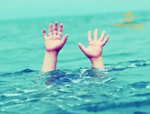 Mơ Thấy Mình Chìm Sâu Xuống Nước Nhưng Có Người Cứu Vớt Kịp Thời Mang Lại Điềm Gì? Mơ Thấy Mình Chìm Sâu Xuống Nước Nhưng Có Người Cứu Vớt Kịp Thời Mang Lại Điềm Gì?