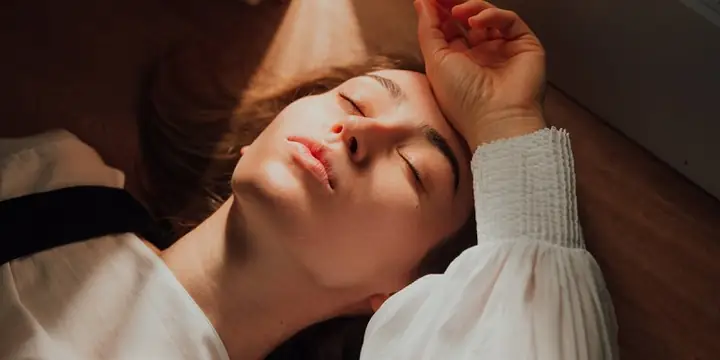 Nằm Mơ Thấy Mình Ngoại Tình Bị Phát Hiện Là Điềm Báo Gì Về Tâm Lý Hôn Nhân?