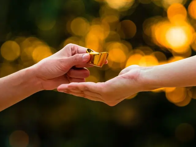 Mơ Thấy Người Chết Cho Vàng Nhưng Vàng Biến Mất Khi Tỉnh Dậy Có Ý Nghĩa Gì? Mơ Thấy Người Chết Cho Vàng Nhưng Vàng Biến Mất Khi Tỉnh Dậy Có Ý Nghĩa Gì?