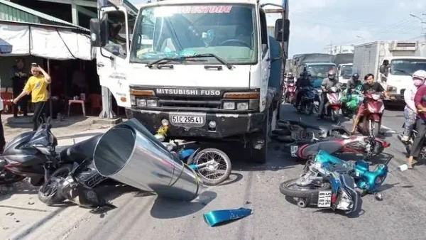 Nằm Mơ Thấy Người Khác Bị Tai Nạn Giao Thông Đánh Con Gì? Giải Mã Điềm Báo Và Con Số May Mắn