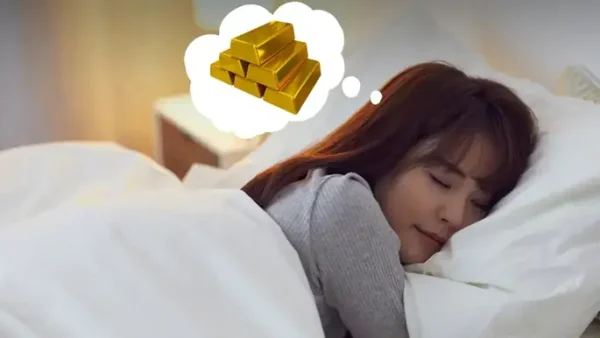 Giải Mã Giấc Mơ Thấy Người Khác Đeo Dây Chuyền Vàng: Điềm Báo Tốt Hay Xấu Và Con Số May Mắn
