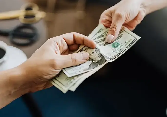 Nằm Mơ Thấy Người Ta Đưa Tiền Mang Lại Nhiều May Mắn Nằm Mơ Thấy Người Ta Đưa Tiền Mang Lại Nhiều May Mắn