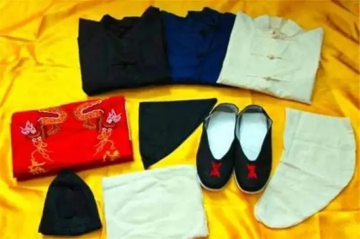Điềm Báo Và Con Số May Mắn Khi Chính Mình Không Mặc Quần Áo Ở Nơi Công Cộng Điềm Báo Và Con Số May Mắn Khi Chính Mình Không Mặc Quần Áo Ở Nơi Công Cộng