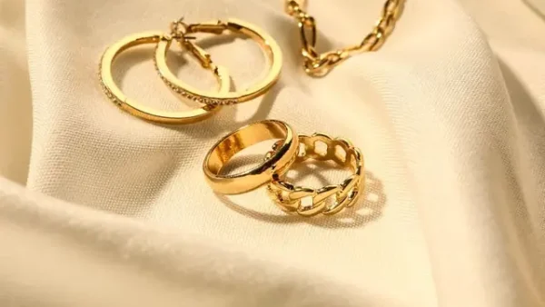 Nằm Mơ Thấy Nhẫn Vàng 24k Đánh Số Gì? Giải Mã Điềm Báo Và Con Số May Mắn