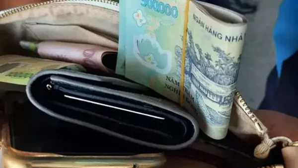 Nằm Mơ Thấy Nhặt Được Tiền Và Trả Lại Mang Ý Nghĩa Gì? Giải Mã Điềm Báo Và Con Số May Mắn