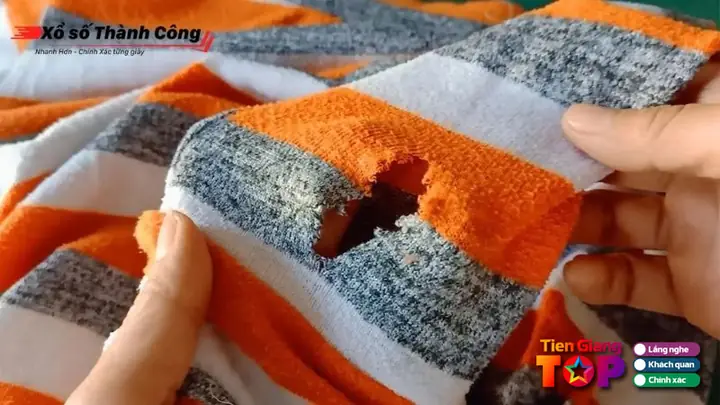 Hình Ảnh Trang Phục Bị Rách Nát Tượng Trưng Cho Sự Tổn Thương Nội Tâm Hình Ảnh Trang Phục Bị Rách Nát Tượng Trưng Cho Sự Tổn Thương Nội Tâm
