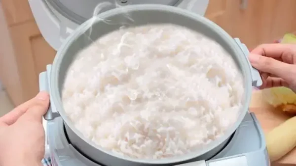 Nấu Cơm Bị Sống Là Điềm Báo Gì? Giải Mã Ý Nghĩa Hên Hay Xui Và Cách Khắc Phục Nhanh Chóng