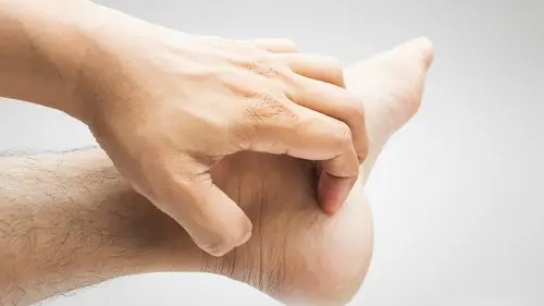 Ngứa Gót Chân Phải Là Điềm Gì? Giải Mã Nguyên Nhân Y Khoa Và Ý Những Thắc Mắc Tâm Linh