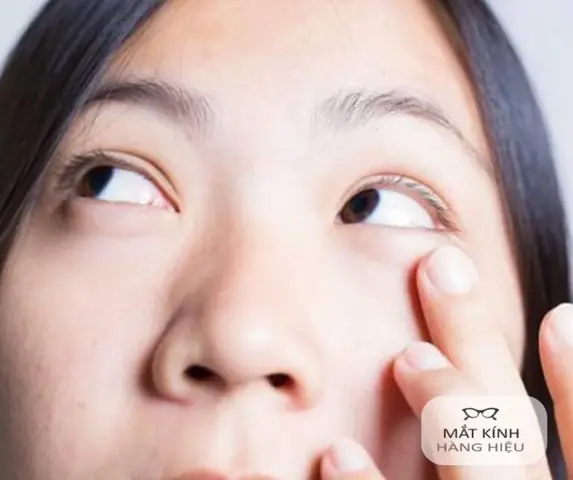 Ngứa Mắt Phải Nam Là Điềm Báo Gì? Giải Mã Điềm Báo Tâm Linh Và Góc Nhìn Y Khoa