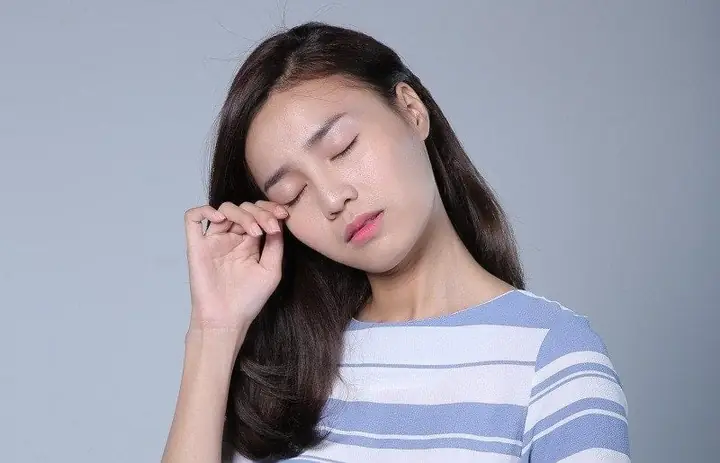 Ngứa Mắt Phải Theo Giờ Là Điềm Báo Gì Theo Quan Niệm Dân Gian?