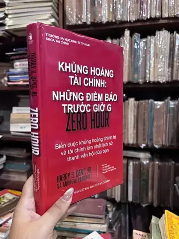 Bìa Cuốn Sách Khủng Hoảng Tài Chính Những Điềm Báo Trước Giờ G Bìa Cuốn Sách Khủng Hoảng Tài Chính Những Điềm Báo Trước Giờ G