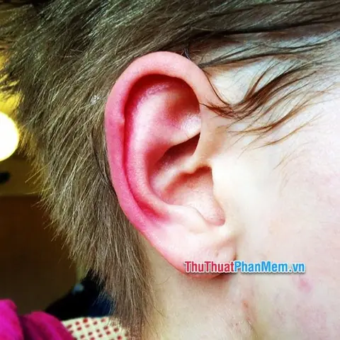 Giải Mã Hiện Tượng Nóng Tai Phảỉ Ở Nữ Là Điềm Gì? Điềm Báo Tốt Hay Xấu Theo Khung Giờ