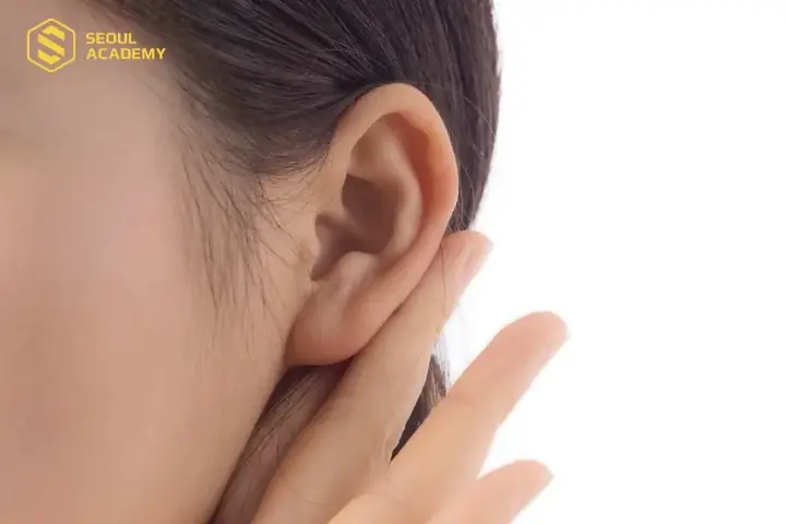 Người Phụ Nữ Có Tai Trái Nóng Bừng Là Điềm Báo May Mắn
