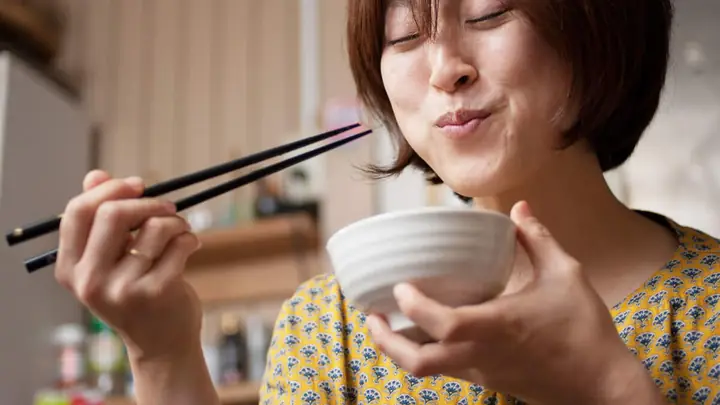 Điều Chỉnh Thói Quen Ăn Nhai Và Chăm Sóc Niêm Mạc Má Tổn Thương