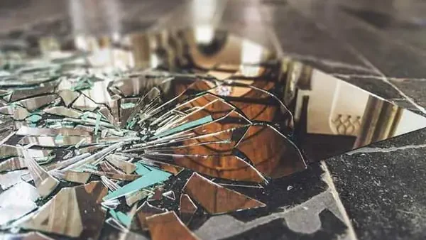 Vỡ Gương Là Điềm Báo Gì Theo Quan Niệm Dân Gian Và Cách Hóa Giải Vận Xui Chuẩn Xác Nhất