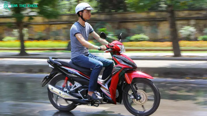 Vỡ Gương Xe Máy Là Điềm Báo Gì? Giải Mã Vận Xui Và Cách Hóa Giải Hiệu Quả