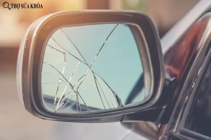 Vỡ Gương Xe Máy Là Điềm Báo Gì? Giải Mã Vận Xui Và Cách Hóa Giải Hiệu Quả